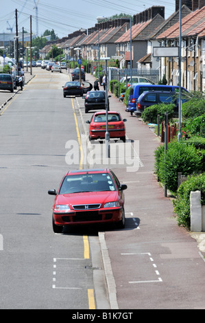 Typische Straße auf Becontree Anwesen zwischen den Kriegen als massiv gebaut LCC sozialrat Wohnbau Entwicklung jetzt Teil private Eigentümer in Barking & Dagenham UK Stockfoto