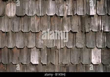 Nahaufnahme von Holzschindeln auf traditionellem Holzhaus, Puerto Varas, Región de Los Lagos, Chile Stockfoto