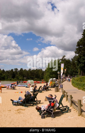 Menschen auf Urlaub bei Center Parcs an Elveden in der Nähe von Thetford, Großbritannien Stockfoto