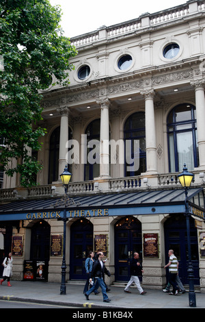 Außenseite des Garrick Theater Charing Cross Road Westminster London Vereinigtes Königreich Stockfoto