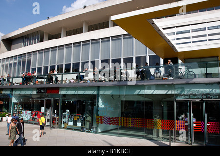 Außenseite der royal Festival Hall am Flussufer Foyer Süd bank London uk Stockfoto