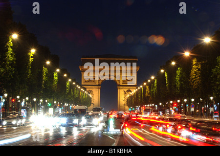 Paris Frankreich Champs Elysees Champs Elysées Arc de Triomphe nachts Stockfoto