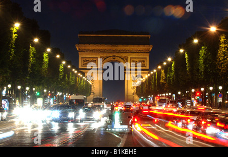 Paris Frankreich Champs Elysees Champs Elysées Arc de Triomphe nachts Stockfoto