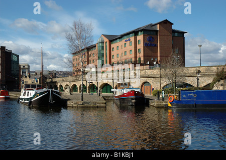 Victoria Kais Kanal-Becken, Sheffield, South Yorkshire. Hilton Hotel. Boote Stockfoto