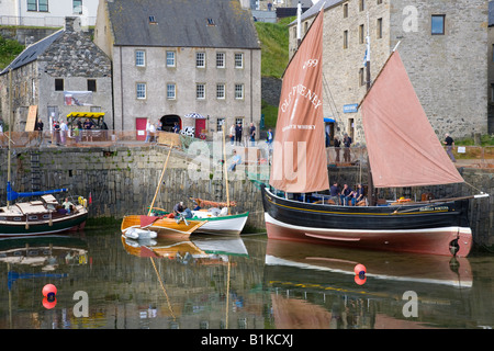 Old Pulteney Schiff; Isabella Fortuna Segelschiff im Hafen von Portsoy jährlich 14. Scottish Traditional Yacht Boat Festival, Banffshire, Schottland Großbritannien Stockfoto