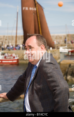 Alexander Elliot Anderson Salmond, MSP ehemaligen Ersten Minister von Schottland an der Portsoy jährlichen 14 Schottische traditionelle Boat Festival, Großbritannien Stockfoto