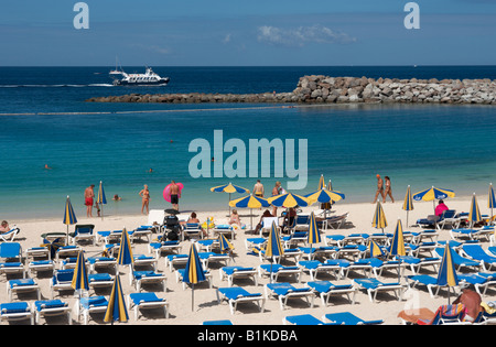 Playa de Los Amadores in der Nähe von Puerto Rico auf Gran Canaria. Stockfoto