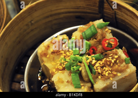 Singapur Stil Dim Sum serviert im Dämpfeinsatz Stockfoto