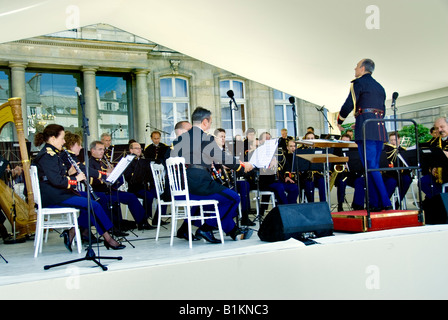 Paris Frankreich, öffentliche Veranstaltungen "Fete de la Musique" in Elysees Palace kostenloses Konzert Republikanische Garde Orchester Dirigent, Konzert Festival Stockfoto
