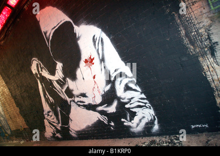 Banksy Graffiti erstochen Hoodie Jugend auf dem Dosen-Festival, Leake Street, London Stockfoto