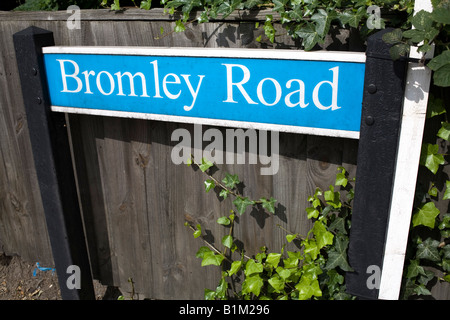 Bromley-Straße in der Nähe von nstige im Südosten London. Stockfoto