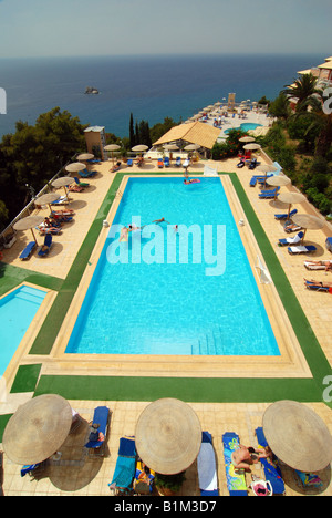 Schwimmbad in Yaliskari Palace Hotel (Golden View), griechische Insel Korfu Stockfoto