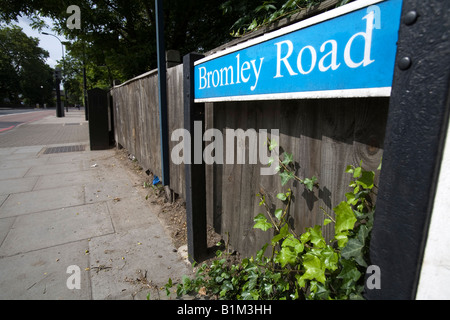 Bromley-Straße in der Nähe von nstige im Südosten London. Stockfoto