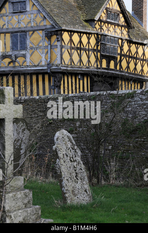 Stokesay Castle Torhaus aus dem Kirchhof. Stockfoto