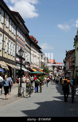 Halbe Fachwerkhaus und bemalten Ladenfronten im Zentrum von Wernigerode, Harz Mountains, Deutschland, Deutschland Stockfoto