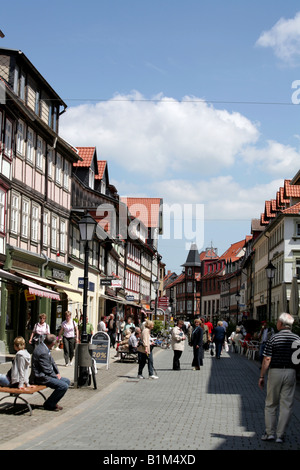 Halbe Fachwerkhaus und bemalten Ladenfronten im Zentrum von Wernigerode, Harz Mountains, Deutschland, Deutschland Stockfoto