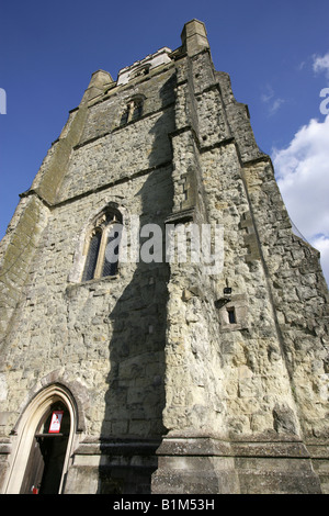 Stadt von Chichester, England. Kathedrale der Heiligen Dreifaltigkeit von Chichester 14. Jahrhundert Glockenturm an der West Street. Stockfoto