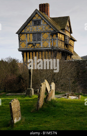 Stokesay Castle Torhaus aus dem Kirchhof. Stockfoto