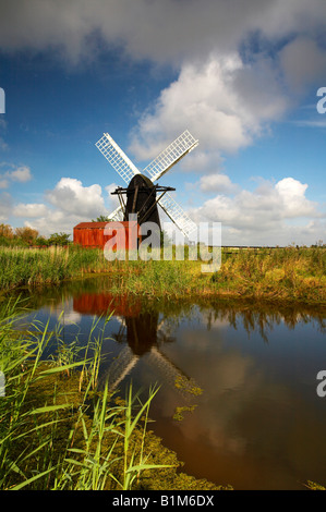 Herringfleet Kittel aus Holz Windpumpe am Herringfleet auf der Norfolk & Suffolk Broads, (Suffolk), UK Stockfoto