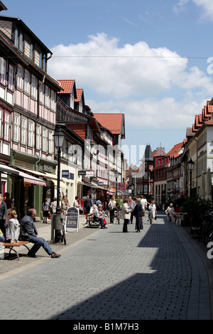 Halbe Fachwerkhaus und bemalten Ladenfronten im Zentrum von Wernigerode, Harz Mountains, Deutschland, Deutschland Stockfoto