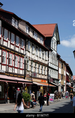 Halbe Fachwerkhaus und bemalten Ladenfronten im Zentrum von Wernigerode, Harz Mountains, Deutschland, Deutschland Stockfoto