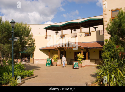 Eingang, The Sports Plaza bei Center Parcs an Elveden in der Nähe von Thetford, Großbritannien Stockfoto