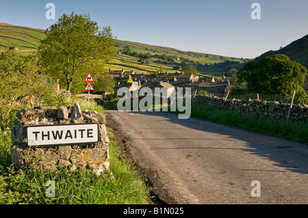 Eingang zum Dorf Thwaite im Swaledale, Yorkshire Dales National Park, England, UK Stockfoto