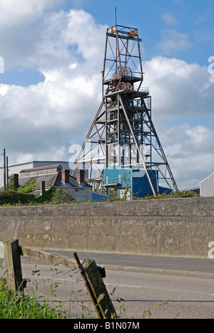 die stillgelegten alten Südens crofty Zinnmine am Pool in der Nähe von Camborne und Redruth in Cornwall, england Stockfoto