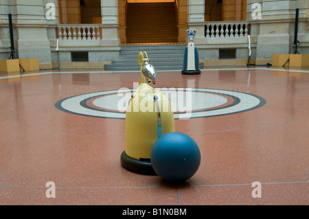 Roboter spielen Fußball im Museum fur Kommunikation Kommunikation Museum Mitte Viertel Berlin Deutschland Stockfoto