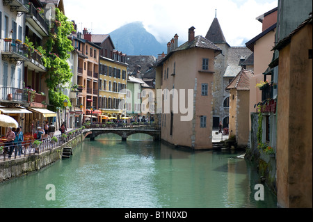 Restaurants in der Altstadt von Annecy-haute-Savoie Frankreich Stockfoto