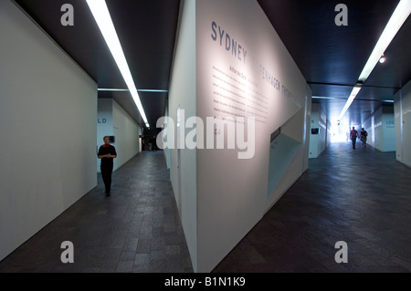 Eine Innenansicht des Jüdischen Museums Judisches Museum von Daniel Libeskind in Berlin Deutschland Stockfoto