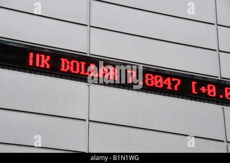 Ticker Tape Zeichen der ausländischen Börsenplätzen und HK-Dollar Preise Stockfoto