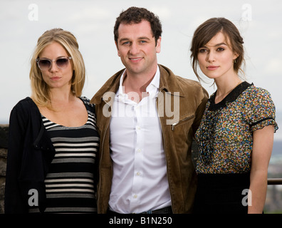 Keira Knightley, Matthew Rhys und Sienna Miller bei der Edinburgh International Film Festival-Welt-Premiere von The Edge of Love. Stockfoto