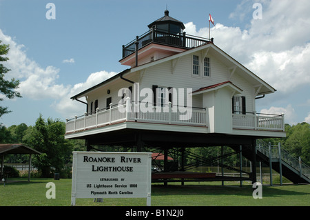 Eine Nachbildung der Roanoke River Lighthouse steht in Plymouth North Carolina. Stockfoto