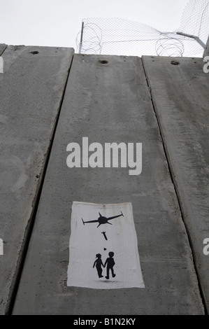 Ein Graffiti auf der umstrittenen "Sicherheitszaun", eine Mauer errichtet von den Israelis, sich von den Palästinensern trennen. Stockfoto