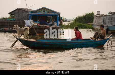 Das schwimmende Dorf Chong Khneas ist Heimat von ca. 5000 ethnische Vietnamesen; Tonle Sap, schwimmende Dorf, Kambodscha Stockfoto