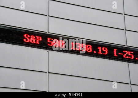 Ticker Tape Zeichen der ausländischen Börsenplätzen und Preise Stockfoto