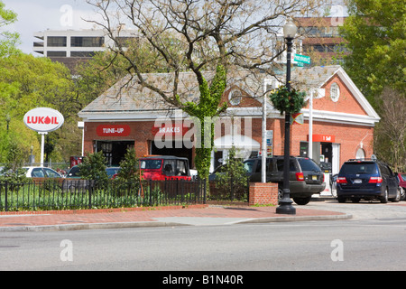 Washington, D.C., USA.  Lukoil Tankstelle, Vertreter der russischen Ölkonzern.  Pennsylvania Avenue. Seit der Besitzer gewechselt. Stockfoto