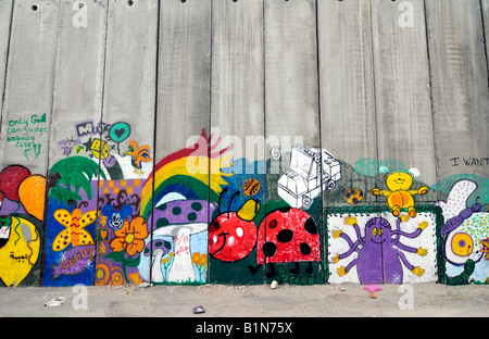 Ein Graffiti auf der umstrittenen "Sicherheitszaun", eine Mauer errichtet von den Israelis, sich von den Palästinensern trennen. Stockfoto