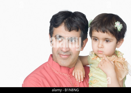 Nahaufnahme von einem Mitte erwachsenen Mann mit seiner Tochter Stockfoto