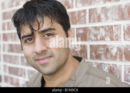 Porträt eines Mitte erwachsenen Mannes lächelnd Stockfoto