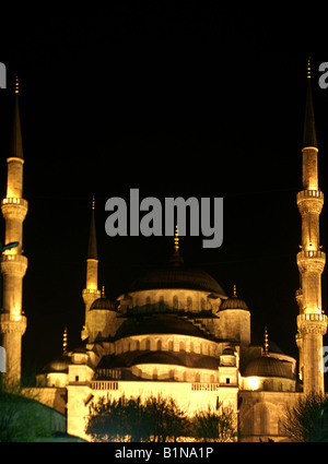 Blaue Moschee beleuchtet 17. Jahrhundert Sultan Ahmet Camii Sultanahmet-Istanbul-Türkei Stockfoto