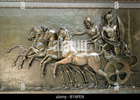 Achilles auf Wagen, Kaiserin Elisabeth Amalie Eugenie (auch bekannt als Sissi) Palast genannt Achilleon, Korfu, Griechenland Stockfoto