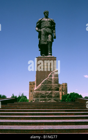 28. Mai 2006 - Statue von Timur (Tamerlane) im weißen Palast in der usbekischen Stadt Shakhriabaz. Stockfoto