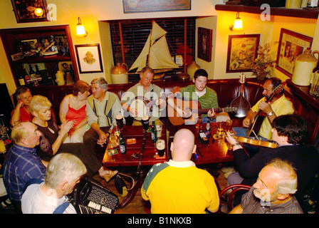 Ceili Band bei Ballina County Mayo Ireland Stockfoto