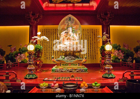 Buddha in New Buddha Tooth Relic Temple und Museum an der South Bridge Road in Singapur anzeigen Stockfoto