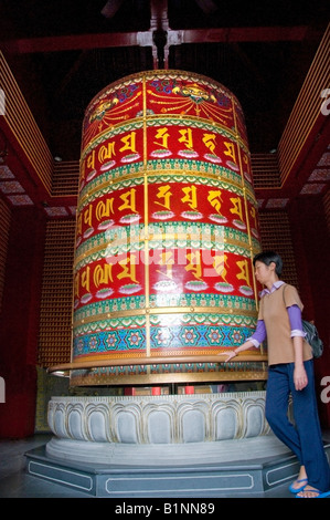 Großen Gebetsmühle im New Buddha Tooth Relic Temple und Museum an der South Bridge Road in Singapur Stockfoto