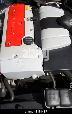 Mercedes SLK 200, 4-Zylinder-Kompressor-Motor. Foto: Willy Matheisl Stockfoto