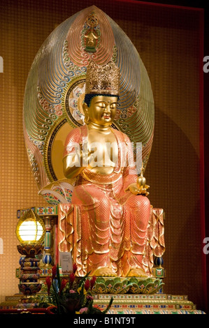 Buddha in New Buddha Tooth Relic Temple und Museum an der South Bridge Road in Singapur anzeigen Stockfoto
