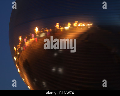 Die riesigen Glitter Ball auf Blackpool Promenade Stockfoto